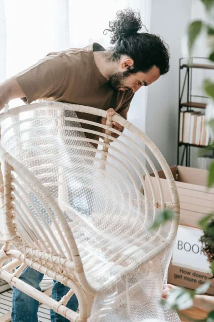 Par flyttar hittabostad