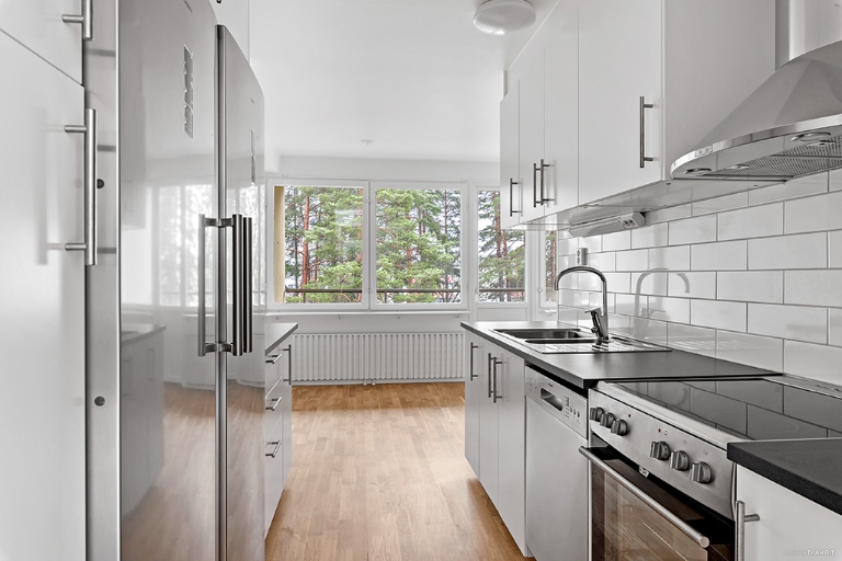Lägenhet 3 rok på Karl Hovbergsgatan 35B