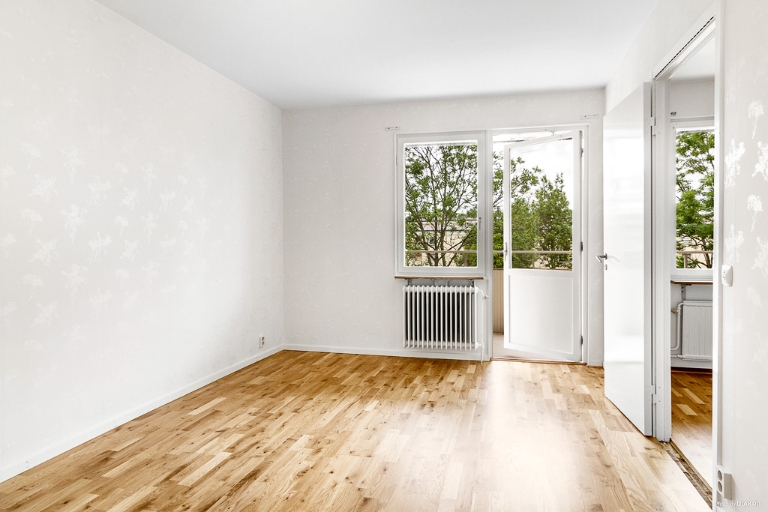 Lägenhet 3 rok på Karl Hovbergsgatan 5B