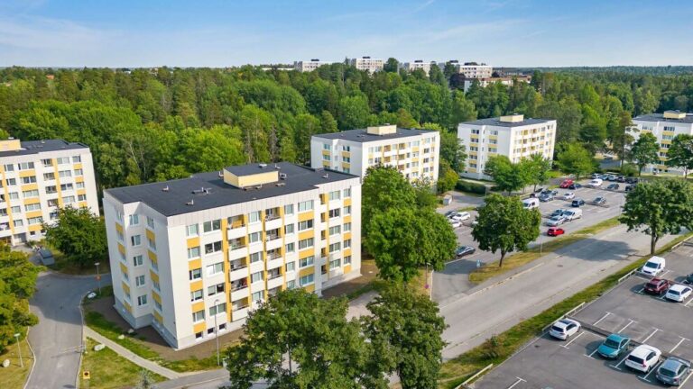 Lägenhet 2 rok på Vallhornsvägen 5, Huddinge