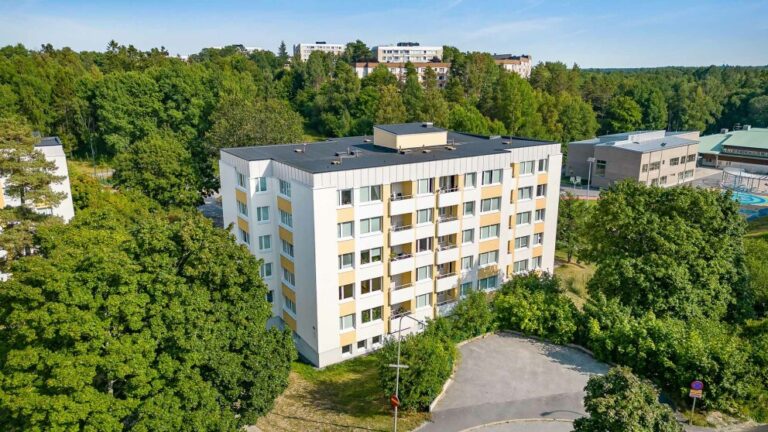 Lägenhet 4 rok på Vallhornsvägen 9, Huddinge
