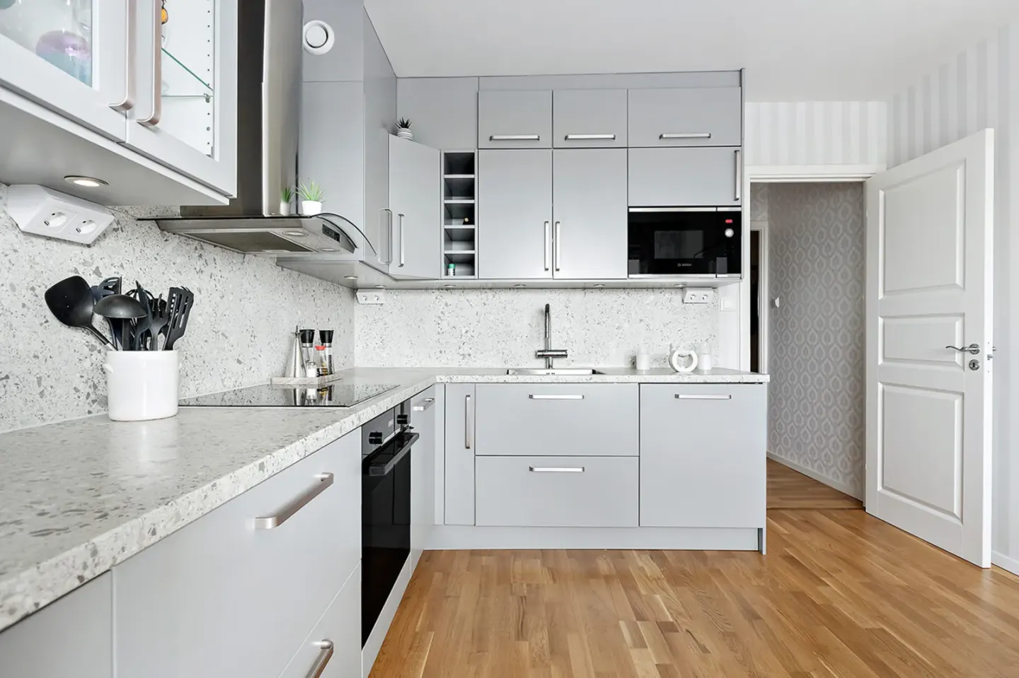 Bostadsrätt med 3 rum på Fabelvägen 15 i Järfälla, bild 2 av 4