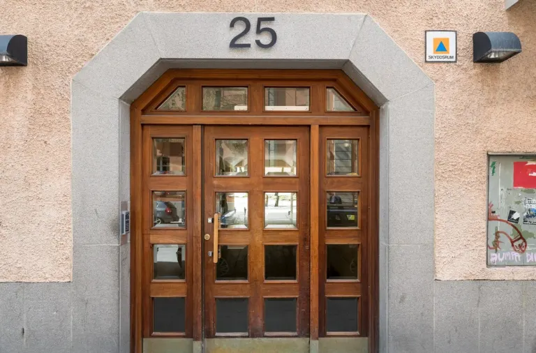 Bostadsrätt med 3 rum på Norrtullsgatan 25B i Stockholm, bild 2 av 3