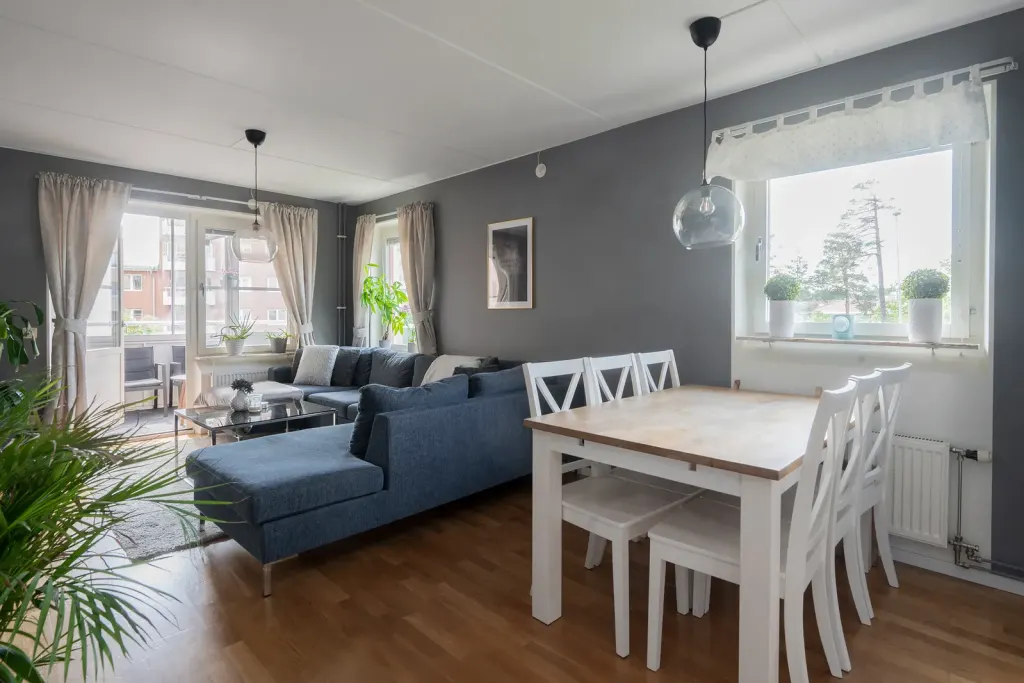 Bostadsrätt med 1,5 rum på Kungsklippevägen 13 i Huddinge, bild 2 av 4