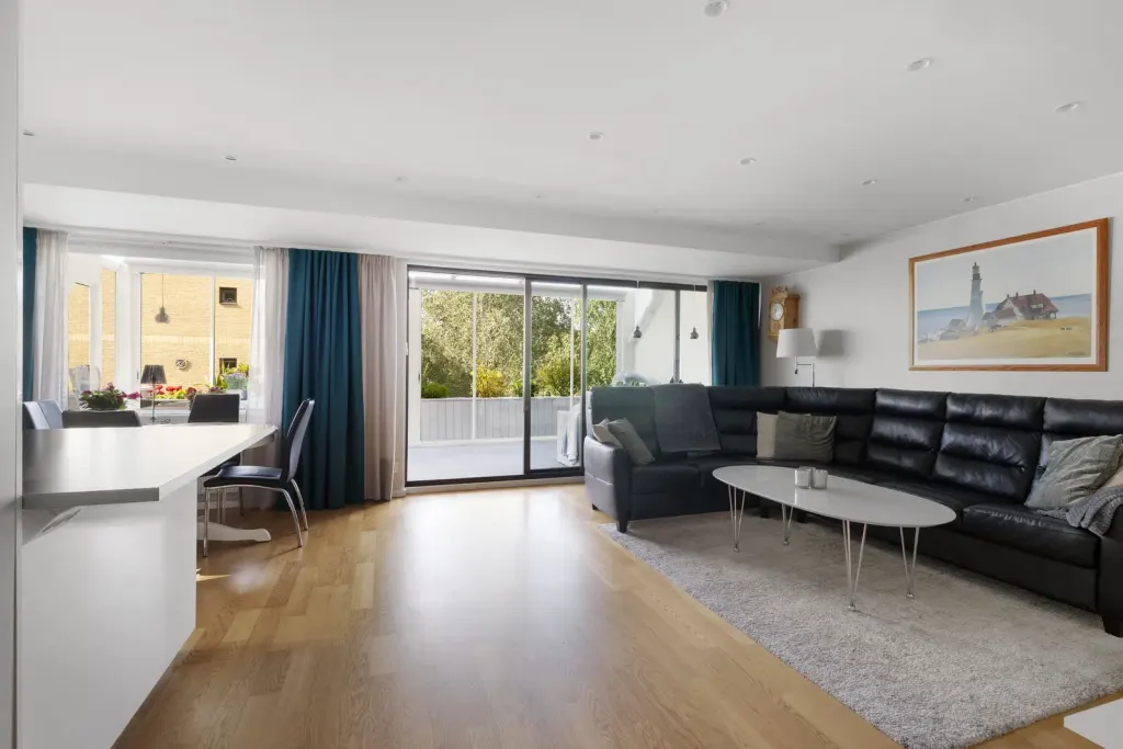 Bostadsrätt med 3 rum på Lövstavägen 76 i Upplands Väsby, bild 3 av 4
