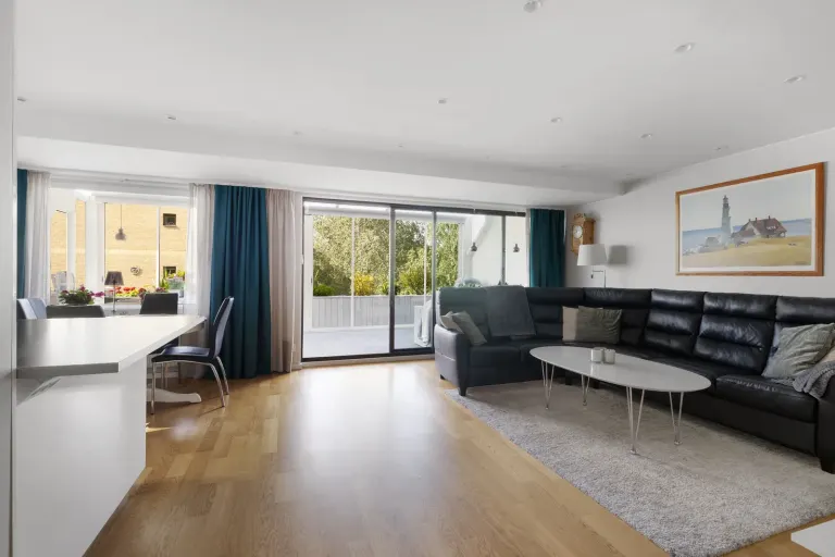 Bostadsrätt med 3 rum på Lövstavägen 76 i Upplands Väsby, bild 3 av 4