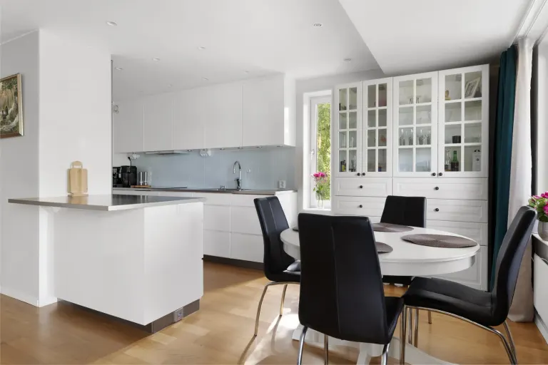 Bostadsrätt med 3 rum på Lövstavägen 76 i Upplands Väsby, bild 4 av 4