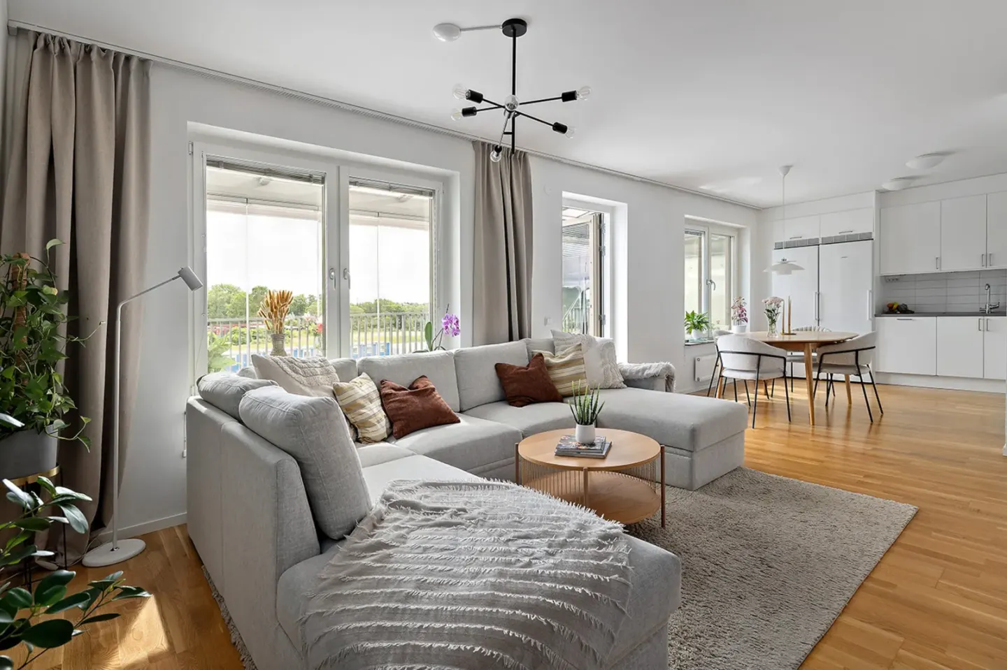 Bostadsrätt med 3 rum på Flygfältsvägen 23 i Järfälla, bild 3 av 4