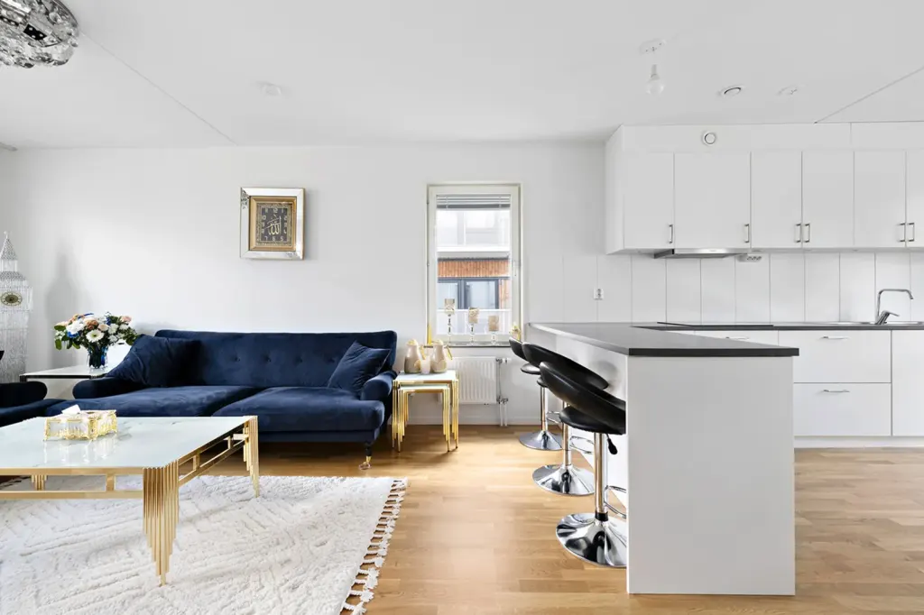 Bostadsrätt med 4 rum på Barkarbyvägen 82 i Järfälla, bild 2 av 4