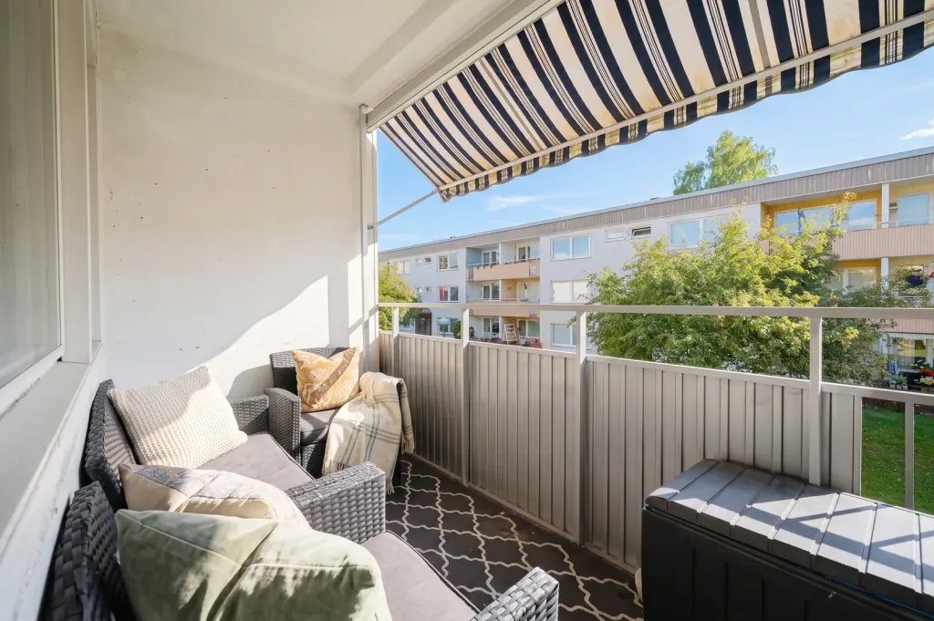 Bostadsrätt med 4 rum på Hallonvägen 48 i Upplands-Bro, bild 3 av 4