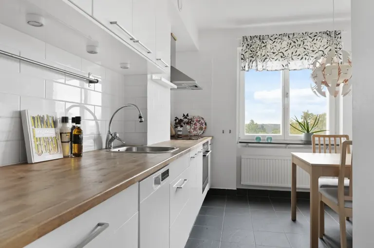 Bostadsrätt med 1,5 rum på Sköndalsvägen 124 i Stockholm, bild 2 av 4