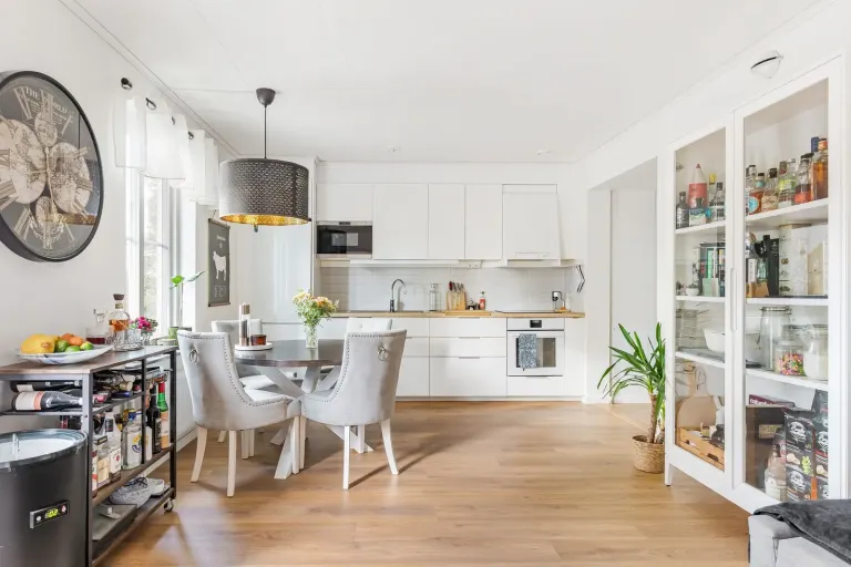 Bostadsrätt med 2 rum på Rådjursvägen 25 i Strängnäs, bild 3 av 4