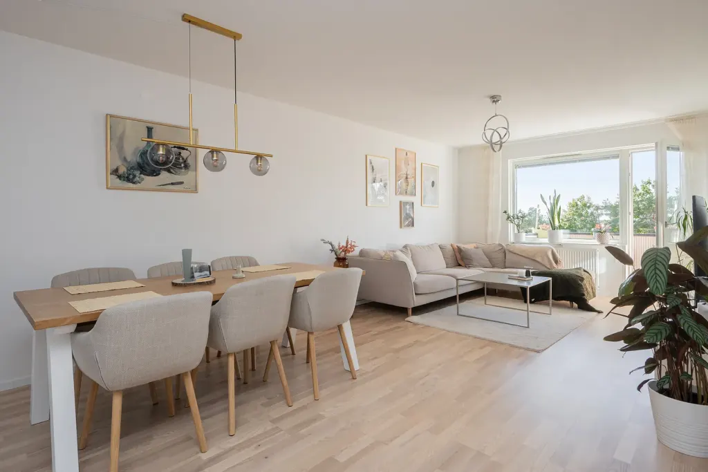 Bostadsrätt med 4 rum på Månstorpsvägen 7 i Botkyrka, bild 3 av 4