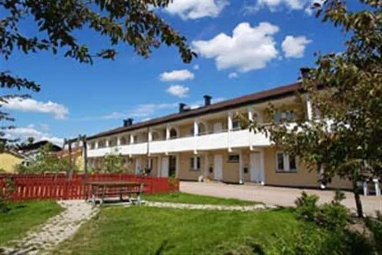 Hyresrätt med 3 rum på Jaktfalksvägen 37 i Halmstad, bild 2 av 2