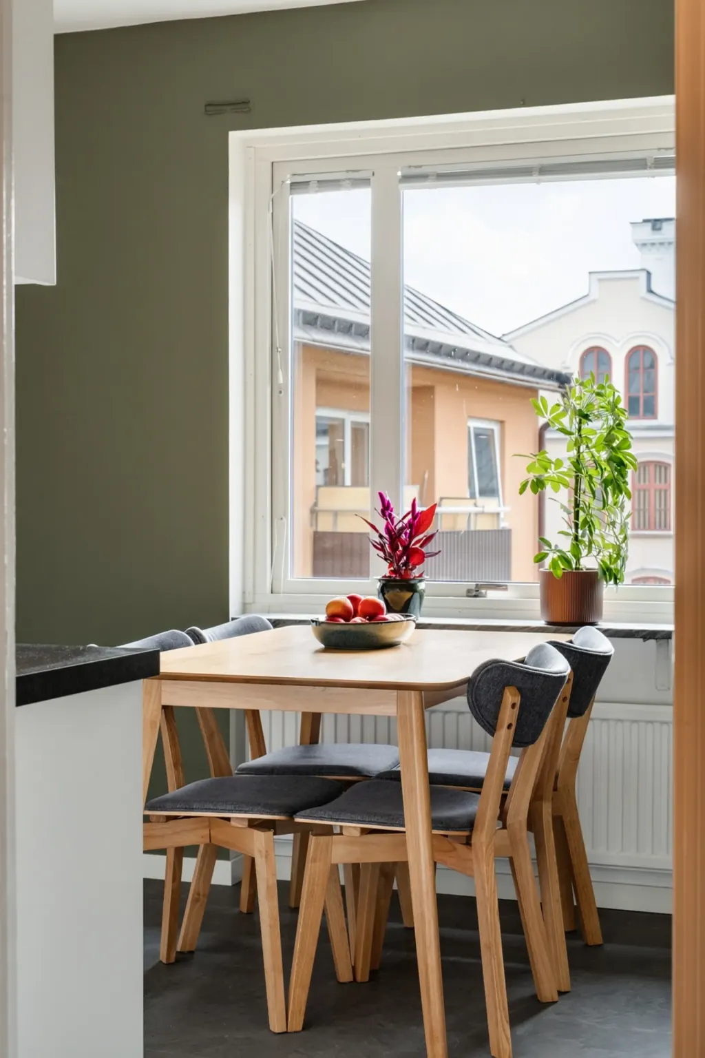 Bostadsrätt med 3 rum på Östra Kyrkogatan 33 i Nyköping, bild 3 av 4