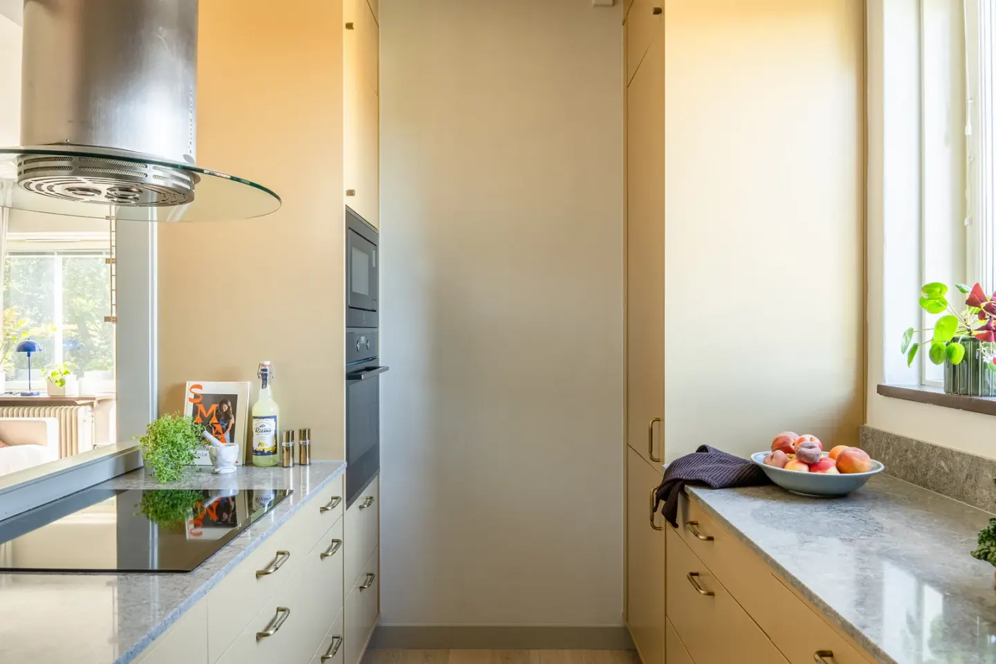Bostadsrätt med 2 rum på Midsommarvägen 19 i Stockholm, bild 2 av 4