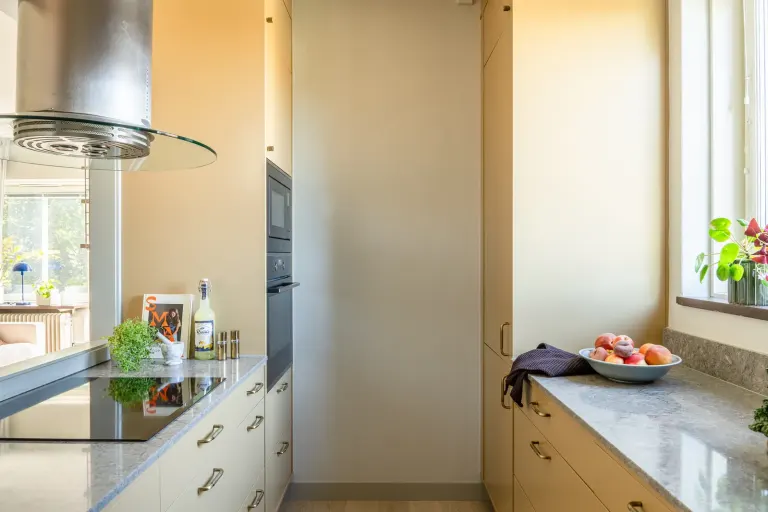 Bostadsrätt med 2 rum på Midsommarvägen 19 i Stockholm, bild 2 av 4