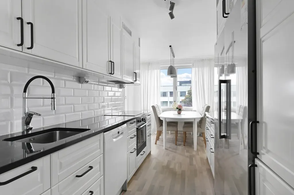 Bostadsrätt med 4 rum på Säterbacken 8 i Huddinge, bild 2 av 4