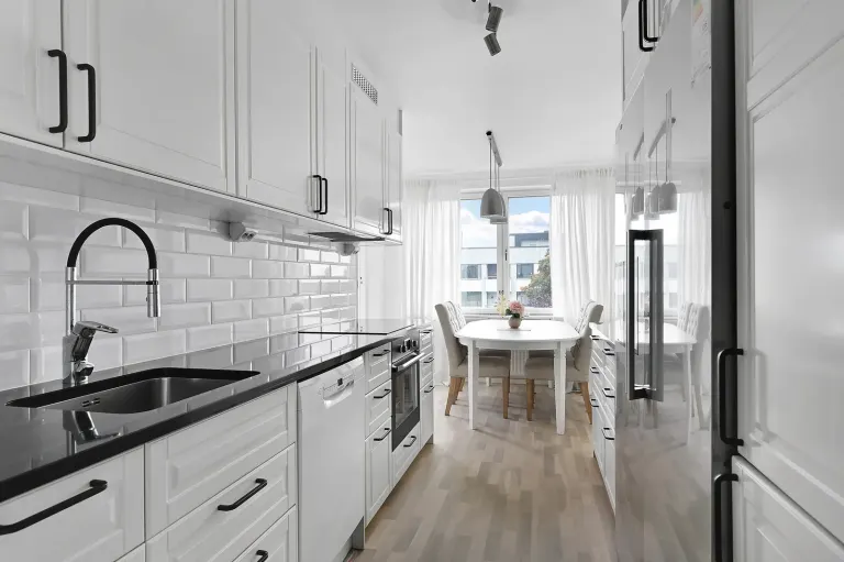 Bostadsrätt med 4 rum på Säterbacken 8 i Huddinge, bild 2 av 4
