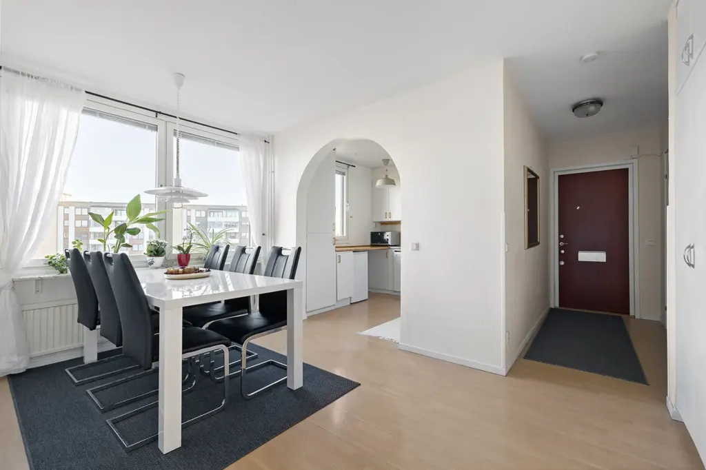 Bostadsrätt med 3 rum på Aspnäsvägen 18 i Järfälla, bild 3 av 4