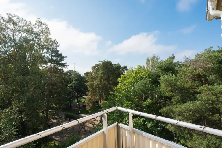 Bostadsrätt med 3 rum på Slätbaksvägen 8 i Stockholm, bild 3 av 4