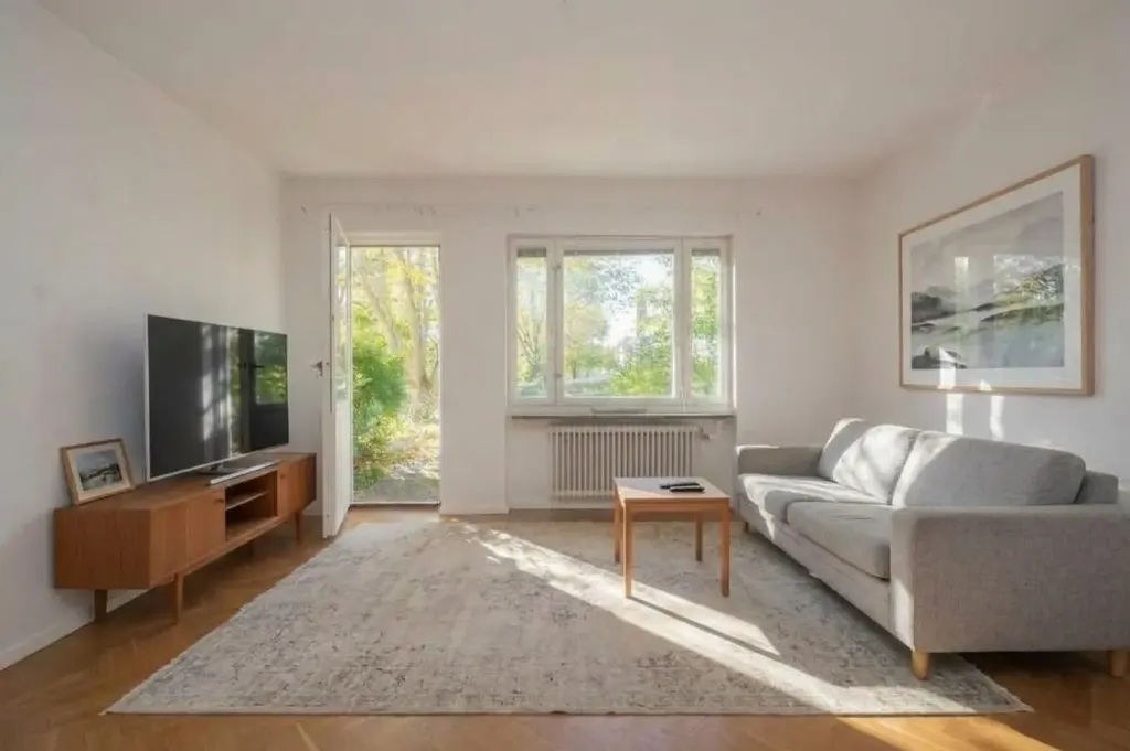 Bostadsrätt med 2 rum på Örby slottsväg 40A i Stockholm, bild 2 av 4