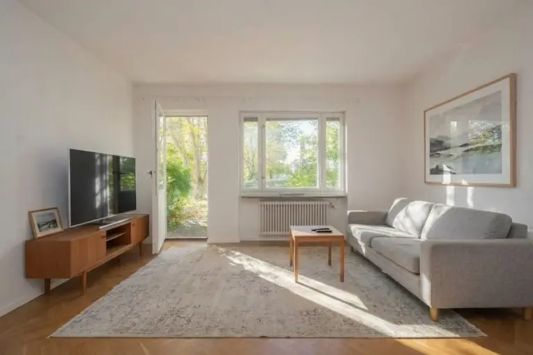 Bostadsrätt med 2 rum på Örby slottsväg 40A i Stockholm, bild 2 av 4