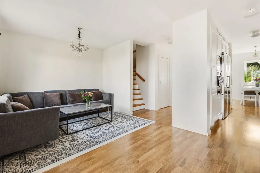 Bostadsrätt med 4 rum på Spinnrocksvägen 26 i Strängnäs, bild 4 av 4