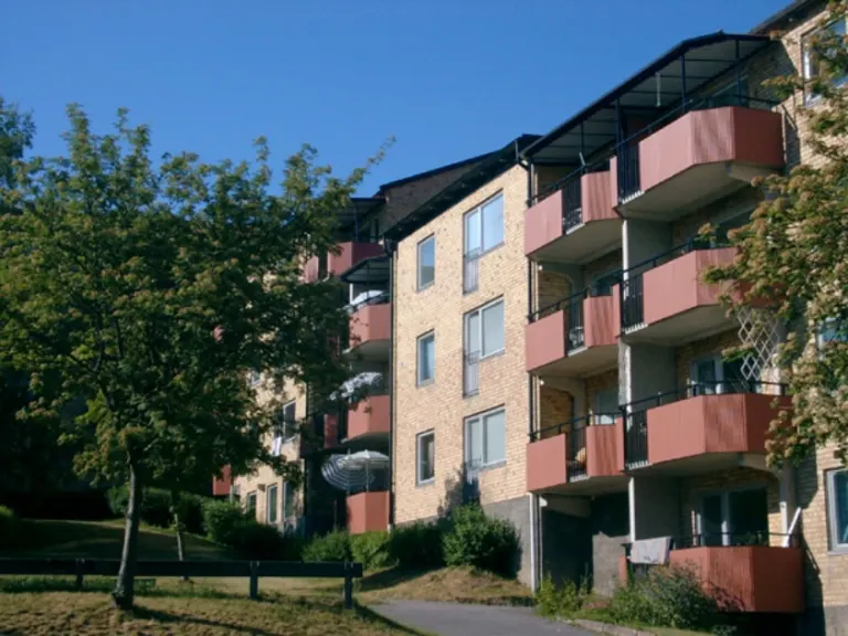 Hyresrätt med 4 rum på Björknäsvägen 18 i Södertälje