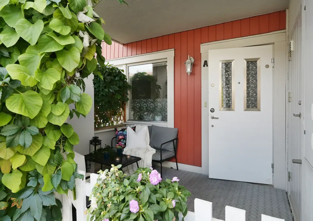 Bostadsrätt med 3 rum på Småbjörksvägen 18A i Stockholm, bild 2 av 4