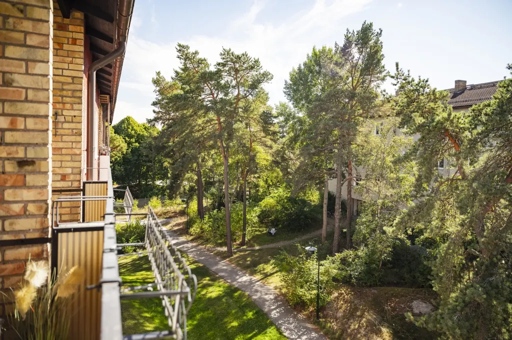 Bostadsrätt med 2 rum på Terrängvägen 45 i Stockholm, bild 2 av 4