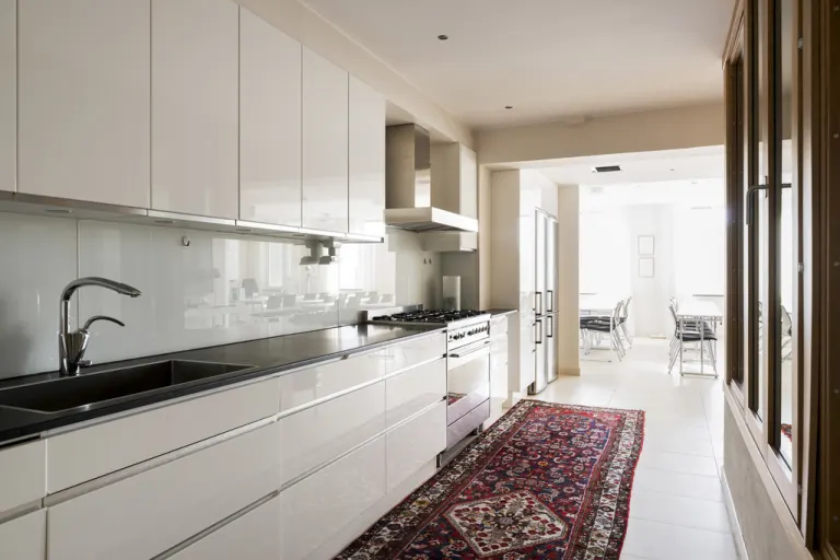 Bostadsrätt med 4 rum på Munkbrogatan 4 i Stockholm, bild 4 av 5