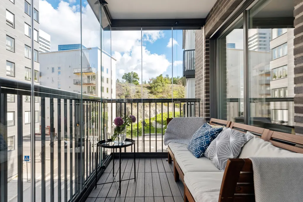 Bostadsrätt med 4 rum på Sjöviksbacken 14 i Stockholm, bild 2 av 5
