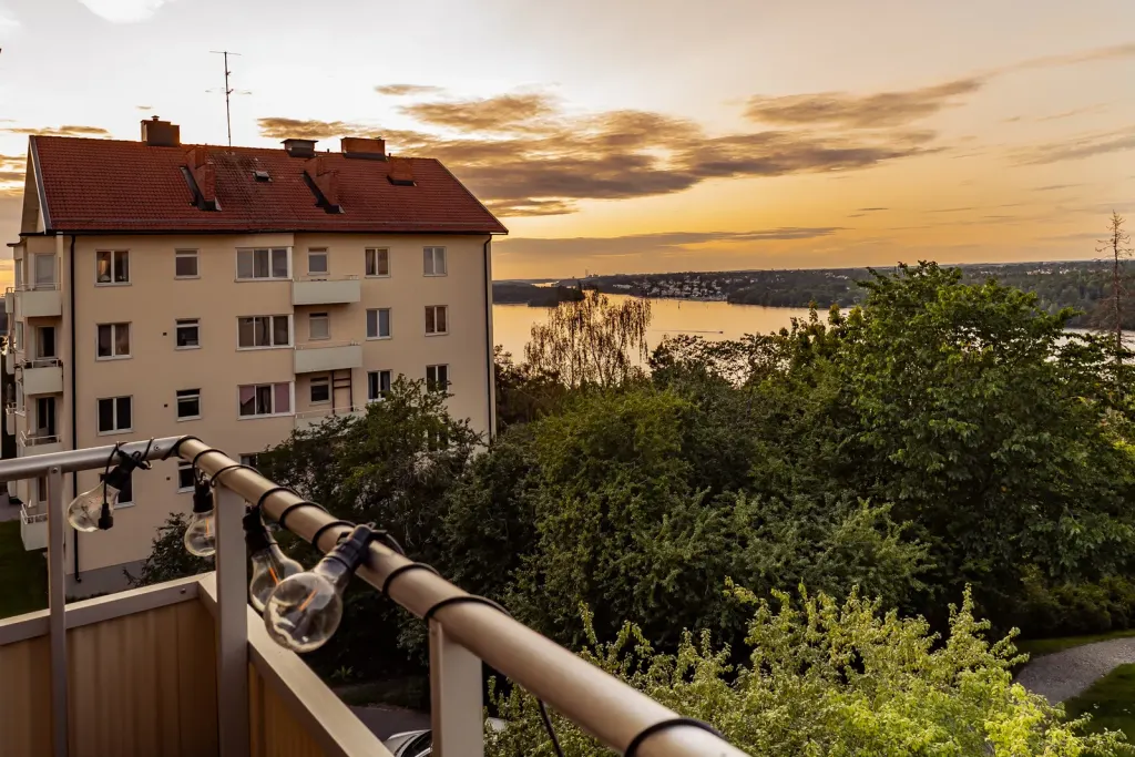 Bostadsrätt med 1,5 rum på Klubbacken 32 i Stockholm, bild 3 av 4