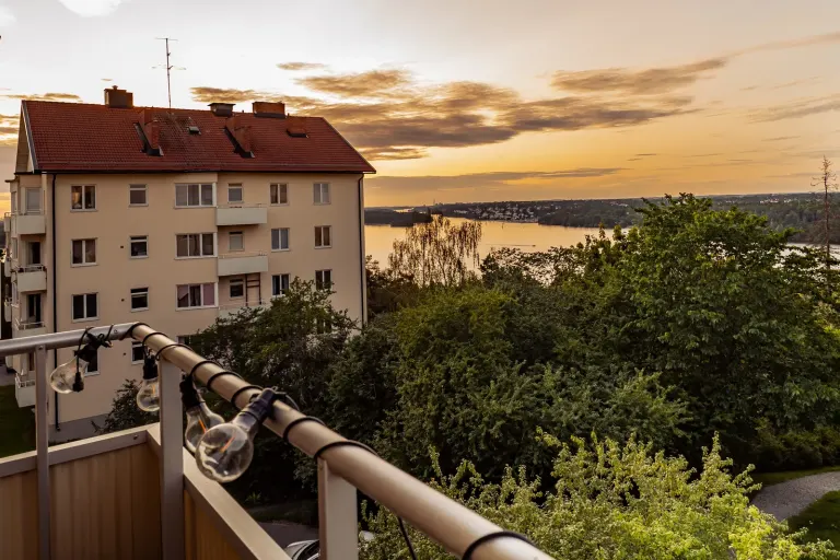 Bostadsrätt med 1,5 rum på Klubbacken 32 i Stockholm, bild 3 av 4