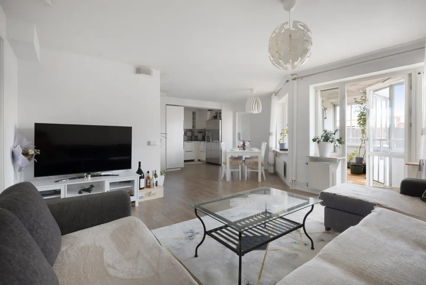 Bostadsrätt med 3 rum på Centralvägen 5 i Upplands Väsby, bild 2 av 4