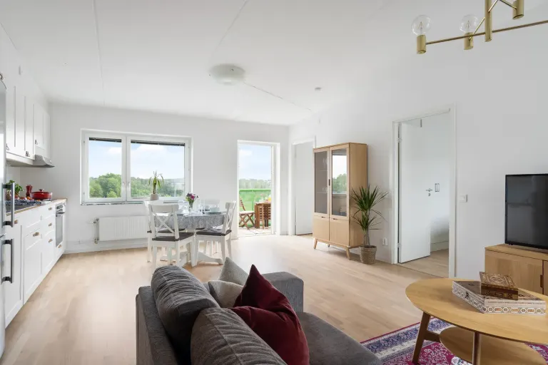 Bostadsrätt med 3 rum på Flygfältsvägen 11 vån. 5/5 i Järfälla