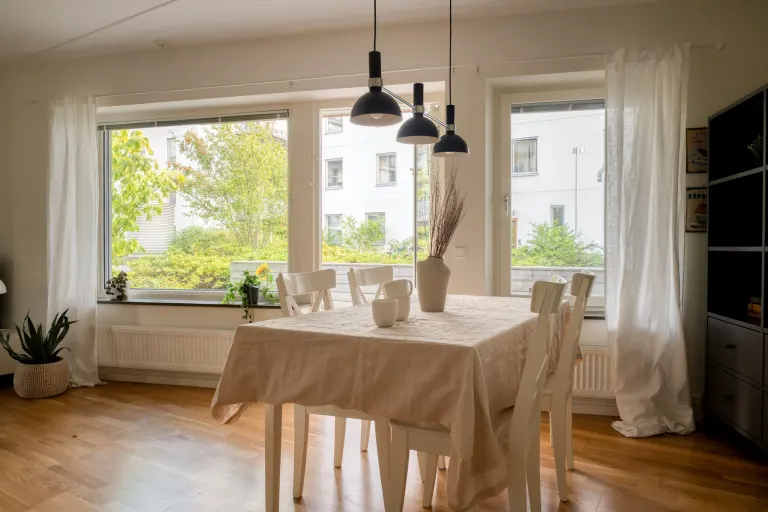 Bostadsrätt med 3 rum på Stenkvistavägen 10 i Stockholm, bild 3 av 5