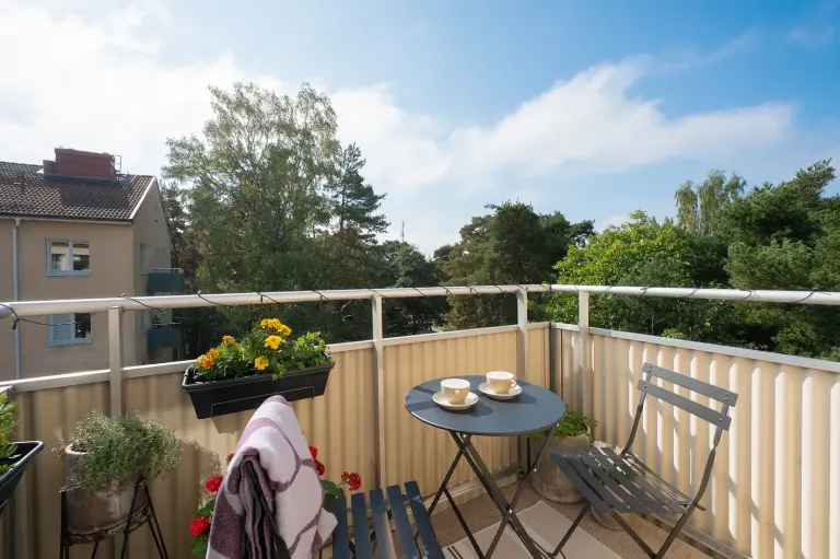 Bostadsrätt med 3 rum på Slätbaksvägen 8 i Stockholm, bild 2 av 4