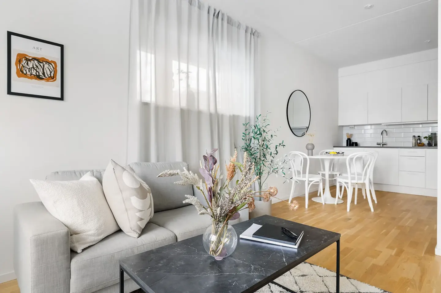 Bostadsrätt med 2 rum på Almbygatan 10 i Stockholm, bild 2 av 4
