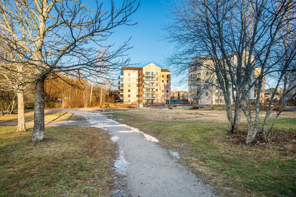 Bostadsrätt med 4 rum på Ulvsättragränd 9 i Järfälla, bild 2 av 4