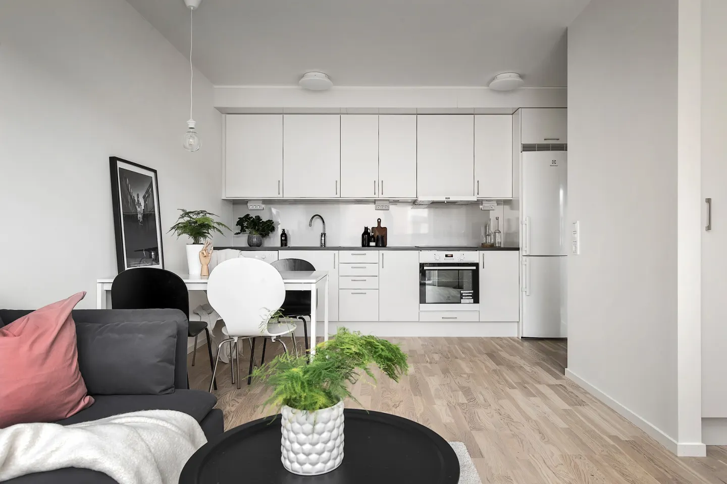 Hyresrätt med 2 rum på Vega allè 144 i Haninge, bild 2 av 4