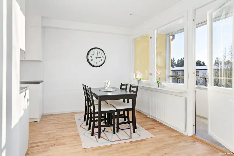 Hyresrätt med 4 rum på Domaregatan 14D i Eskilstuna, bild 2 av 5