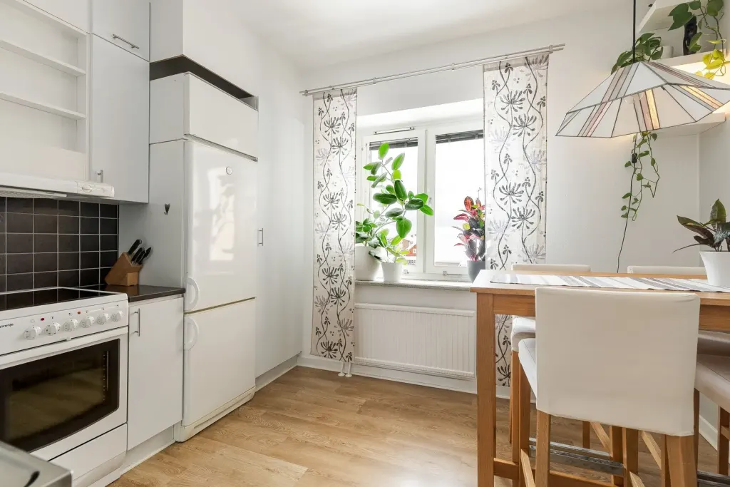 Bostadsrätt med 1 rum på Larslundavägen 8D i Strängnäs, bild 2 av 4