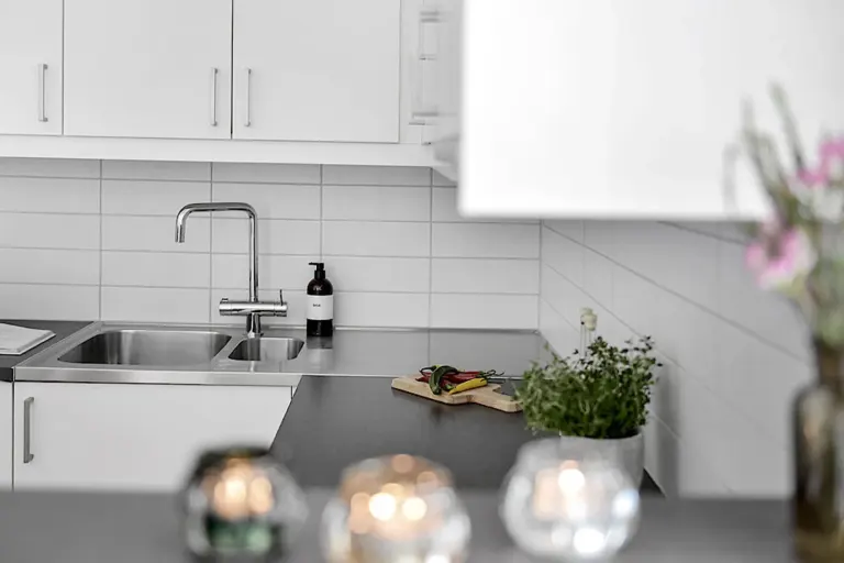 Bostadsrätt med 2 rum på Råcksta Gårdsväg 28 i Stockholm, bild 3 av 4