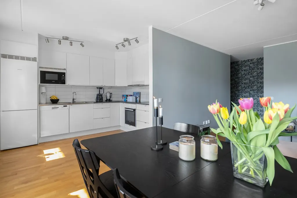 Bostadsrätt med 2 rum på Kalvshällavägen 42 i Järfälla, bild 3 av 4