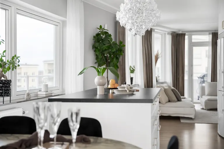 Bostadsrätt med 4 rum på Funäsgatan 8 i Stockholm, bild 2 av 4