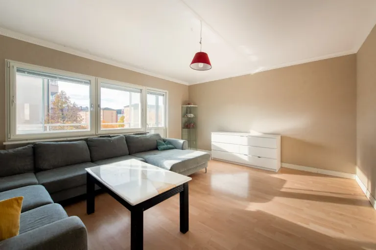 Bostadsrätt med 4 rum på Rågvägen 10 i Botkyrka, bild 2 av 5