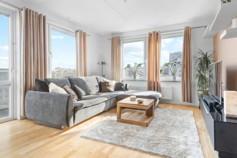 Bostadsrätt med 6 rum på Frihetsvägen 2C i Järfälla