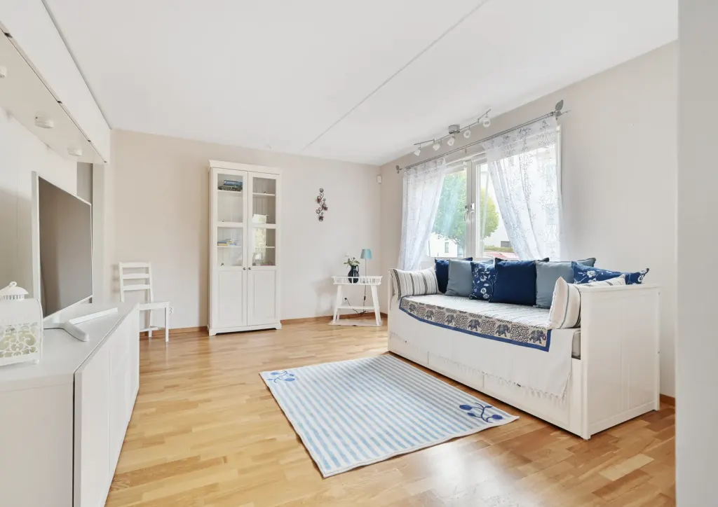 Bostadsrätt med 2 rum på Kvarnskogsvägen 9 i Sollentuna, bild 3 av 4